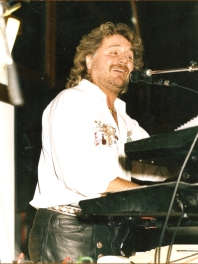 Frank als Solo-Entertainer bei Ferrari-Prs./Velden